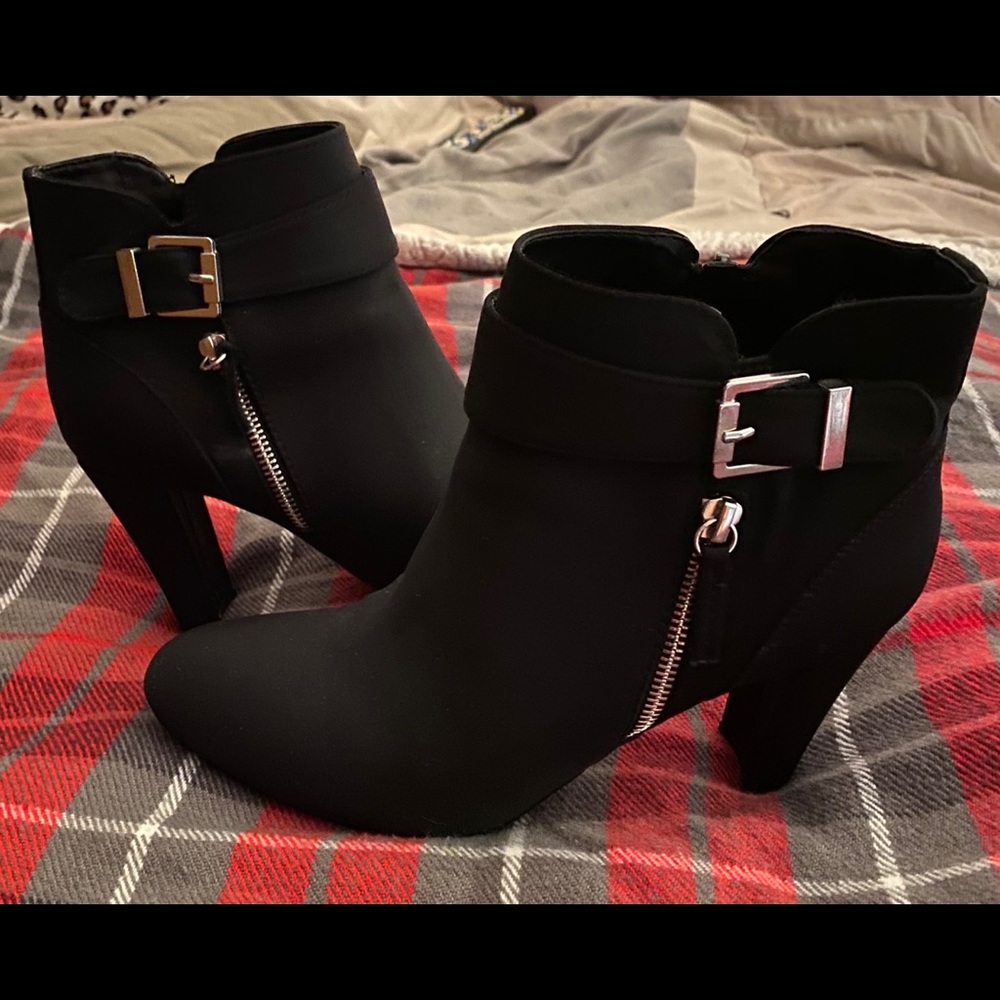 Unisa Black booties